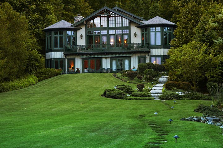 Optimize Your Oversized Front Lawn: Design & Care Tips